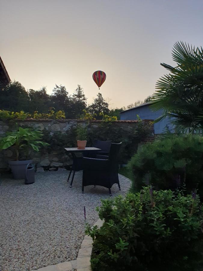 Le Coeur De La Petite Cisse Bed & Breakfast Monteaux Luaran gambar